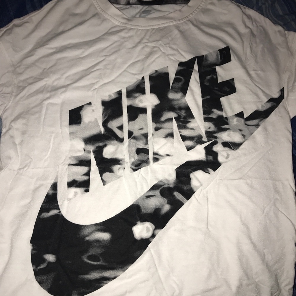 Like new Nike tee 😍